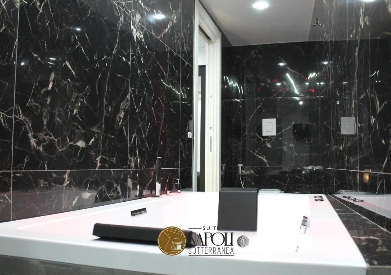 Suite Napoli Sotterranea Con Vasca Idromassaggio Italia