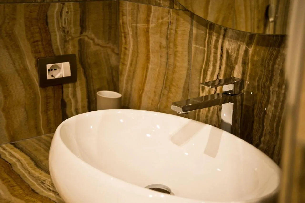 Suite Napoli Sotterranea Con Vasca Idromassaggio Italy