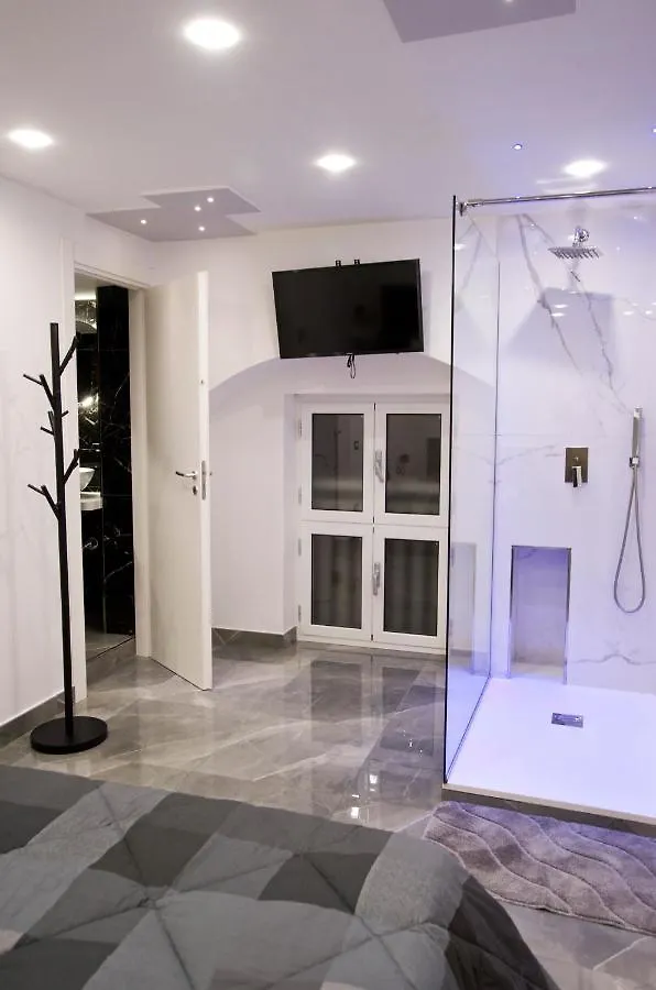 Suite Napoli Sotterranea Con Vasca Idromassaggio 0*, Naples