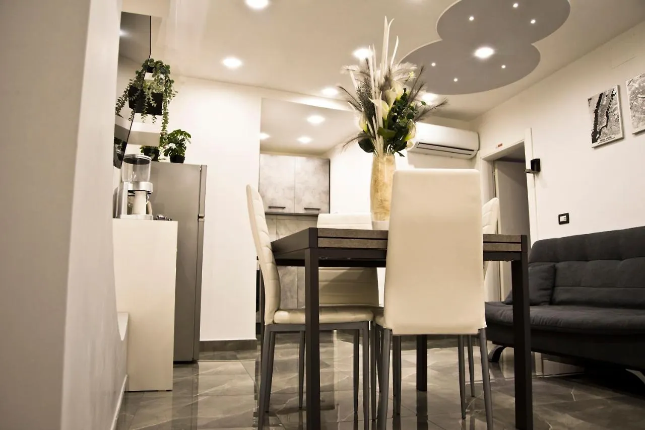 Suite Napoli Sotterranea con Vasca Idromassaggio 0*,  Italia